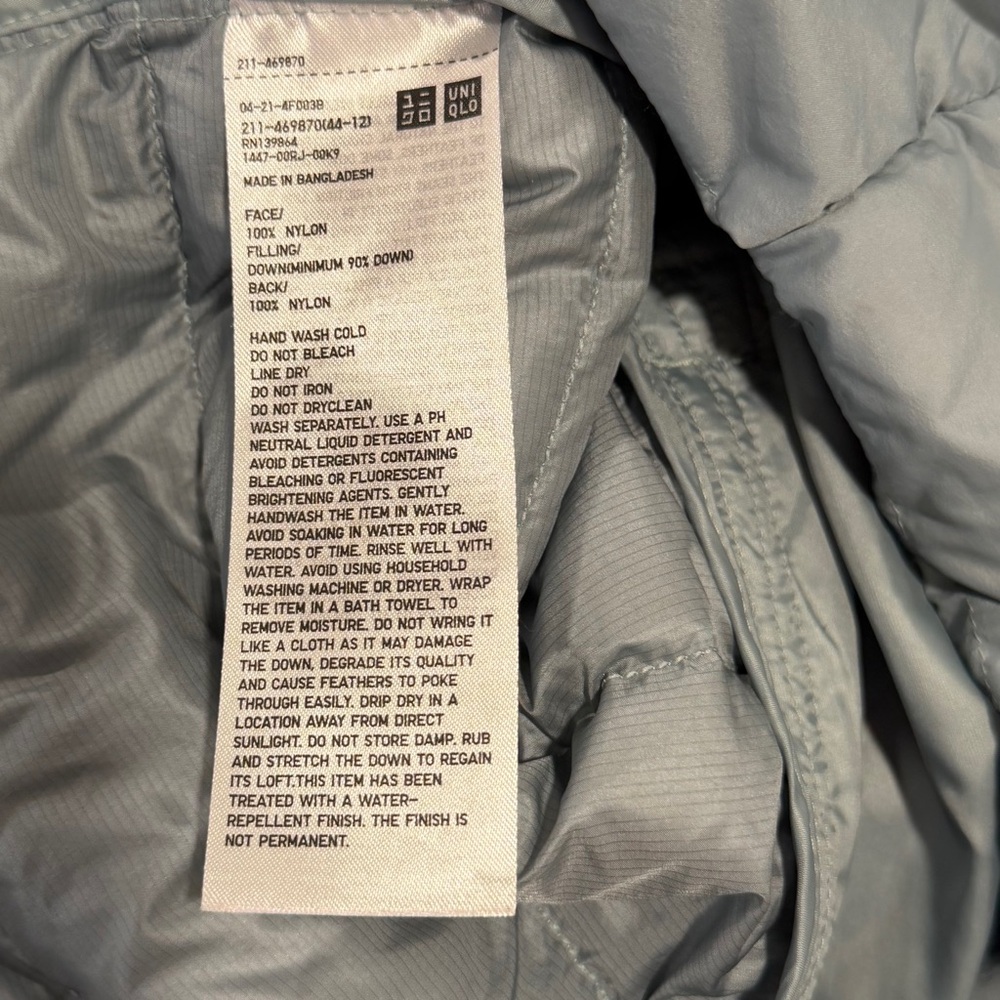 Uniqlo Women's Size L Gray Ultra Light Down Puffer Vest Water‎ Repellent - Picture 4 of 5